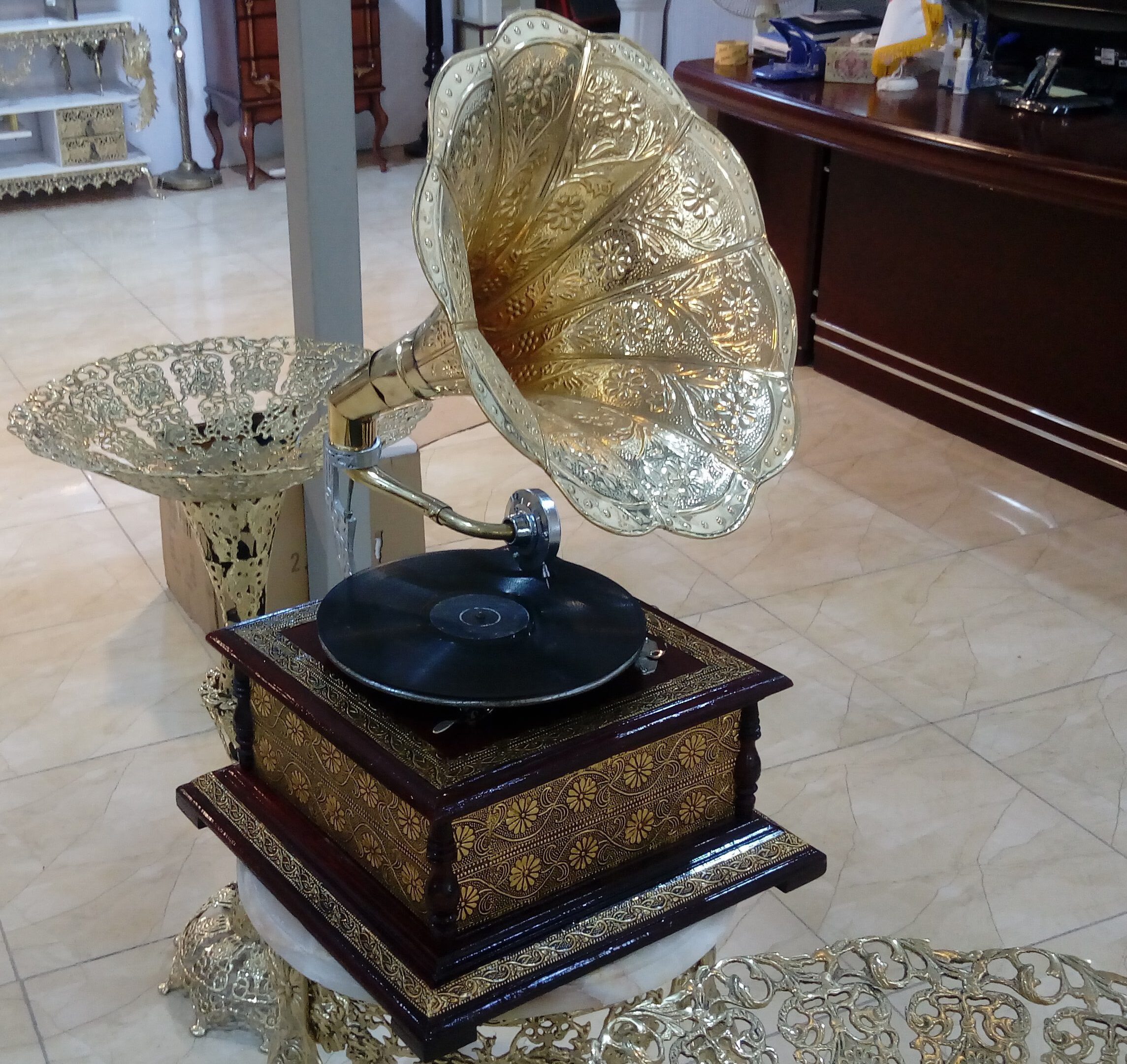 گرامافون رومیزی برنجی